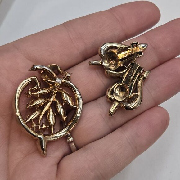 Vintage TRIFARI Alfred Philippe Marquise Rhinestone Gold Tone Pendant & Earrings - Picture 4 of 7